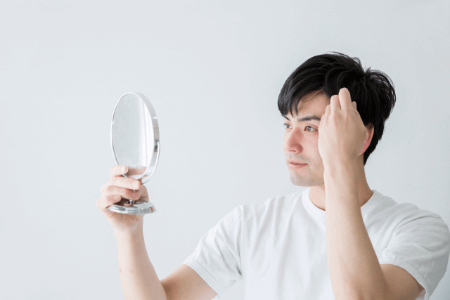 AGAや薄毛に対するホームケアは大切! 使うなら効果の見込める育毛剤を